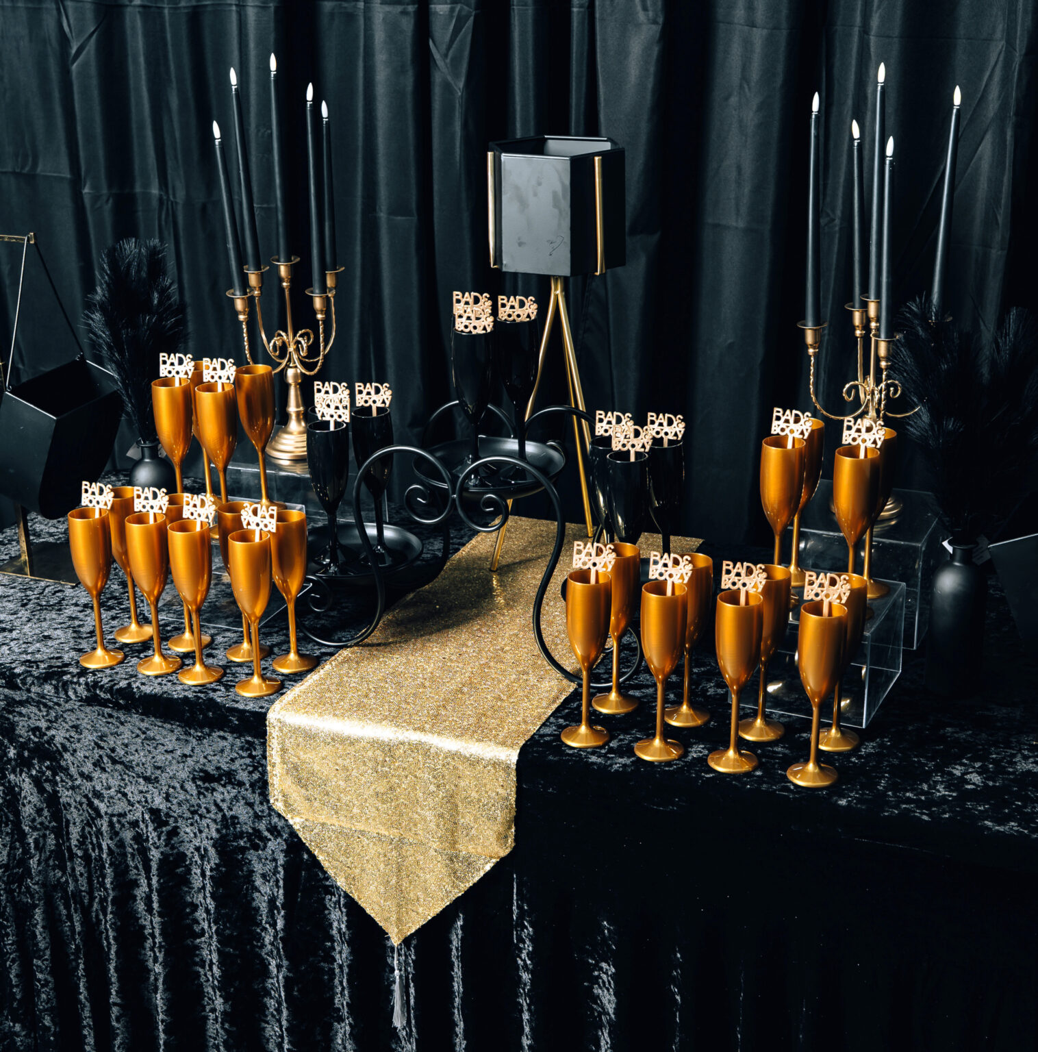 Luxury mobile bar setup with gold and black aesthetic by Botellas Tras Botellas in Las Vegas